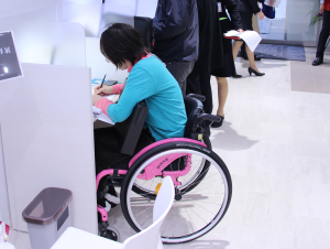 車いす対応記帳台の設置のイメージ